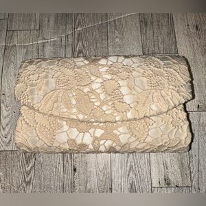 Elegant Lace Cream Clutch